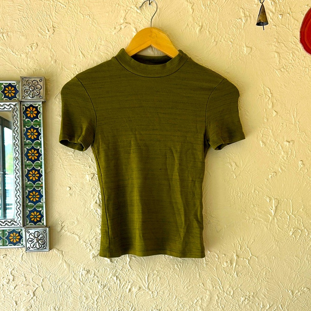 American Apparel Form Fitting Tee 💚 size Small